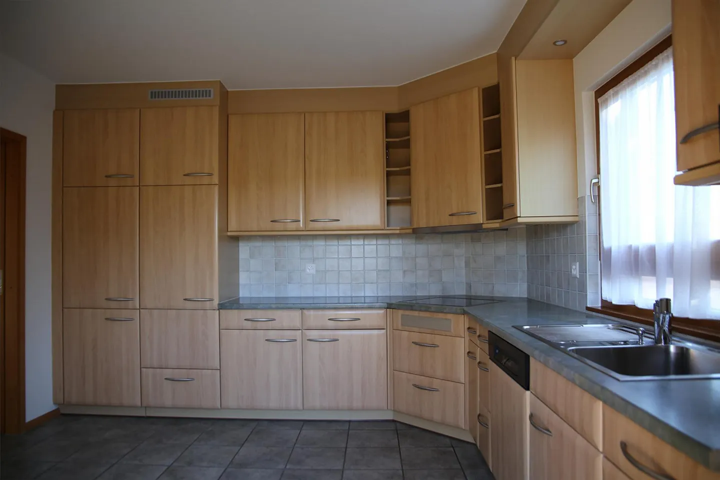 Spacious Single-Family Home in a Very Quiet Neighborhood Near Train Station - Photo 3 of 14