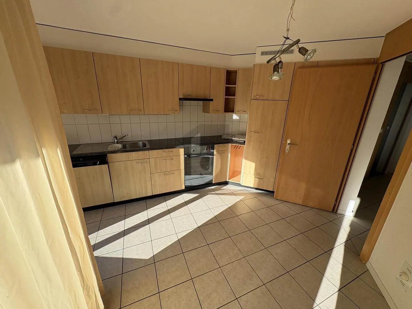 STANDARD DE PROPRIÉTÉ AVEC 2 BALCONS - Photo 3 sur 6