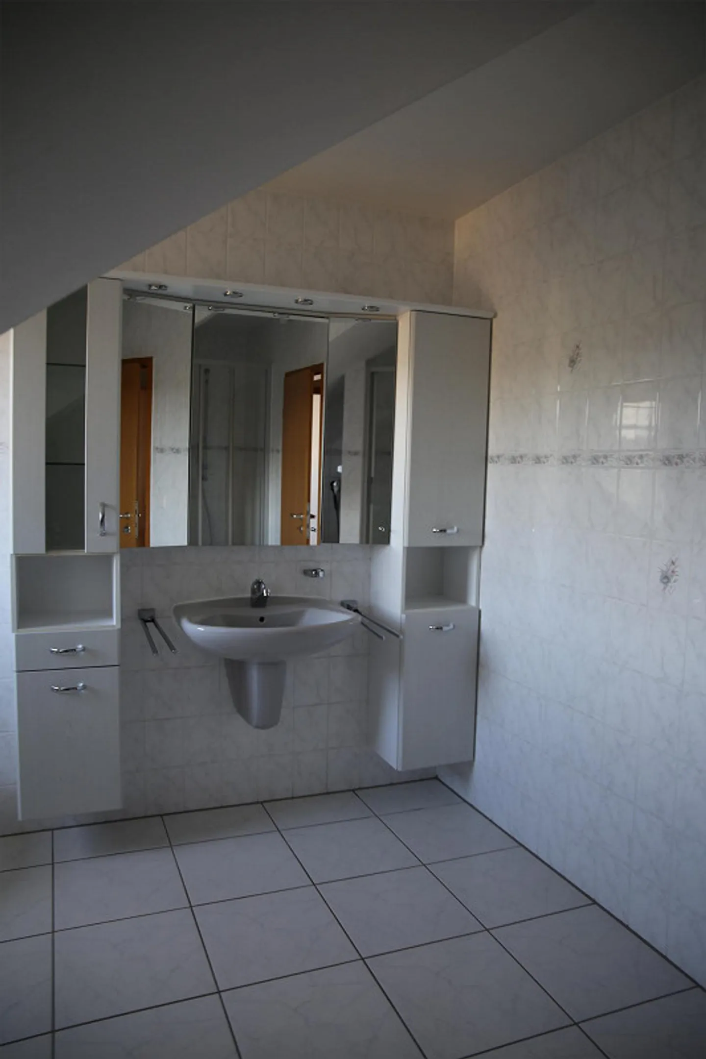 Spacious Single-Family Home in a Very Quiet Neighborhood Near Train Station - Photo 12 of 14