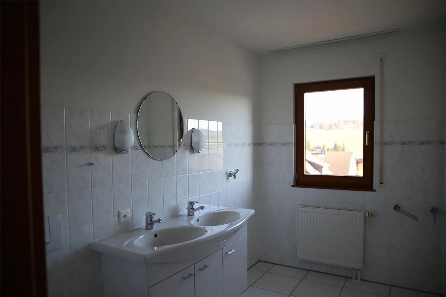 Spacious Single-Family Home in a Very Quiet Neighborhood Near Train Station - Photo 10 of 14