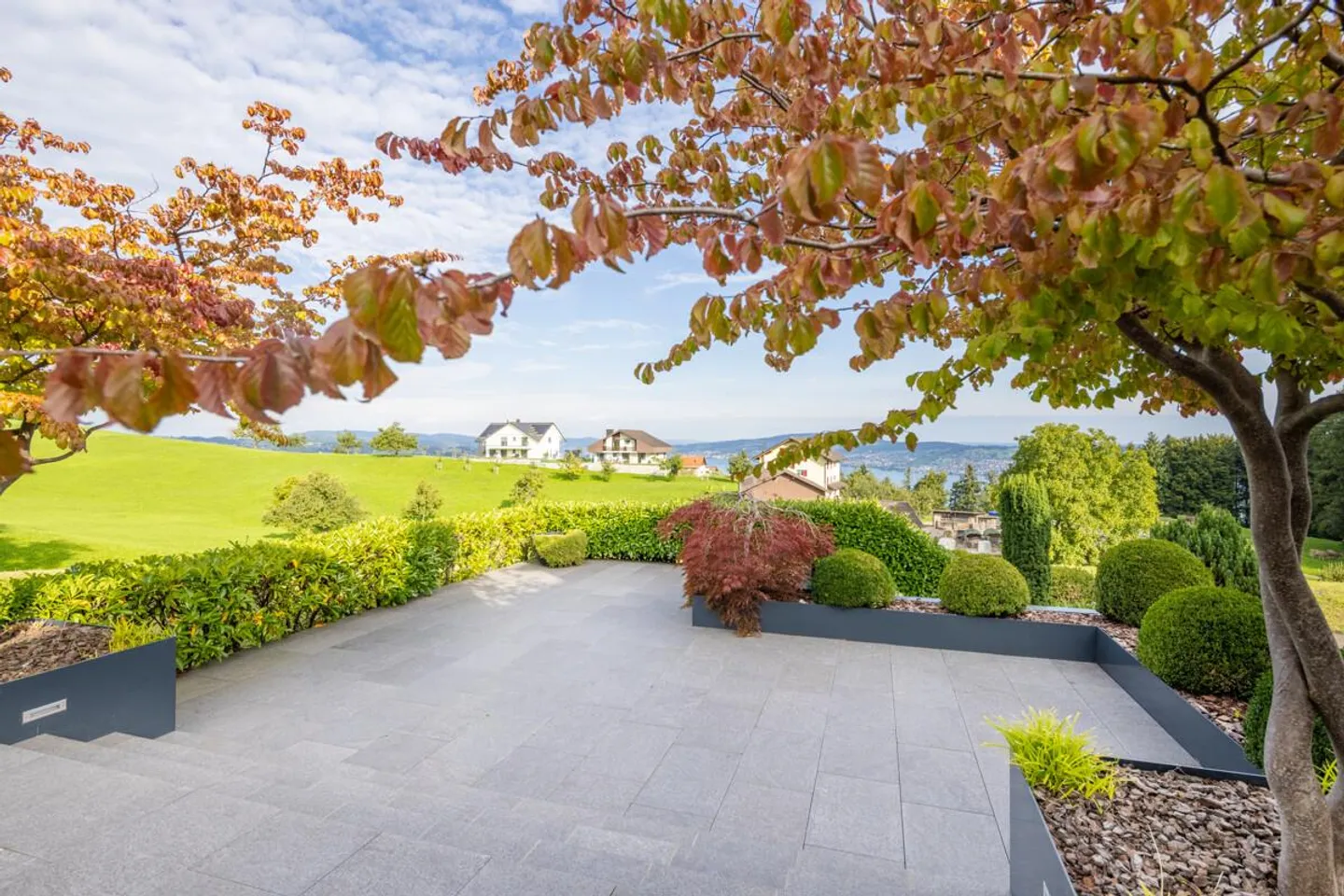 Feusisberg: Stylish architecture with a view over Lake Zurich - Photo 2 of 8