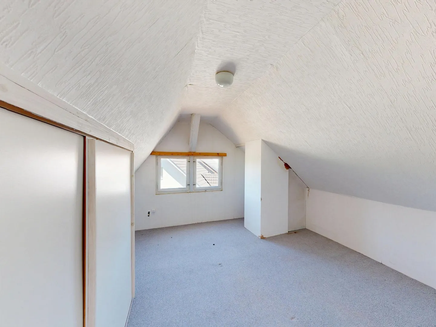 Charmante maison multifamiliale avec des possibilités d'utilisation variées - Photo 16 sur 17