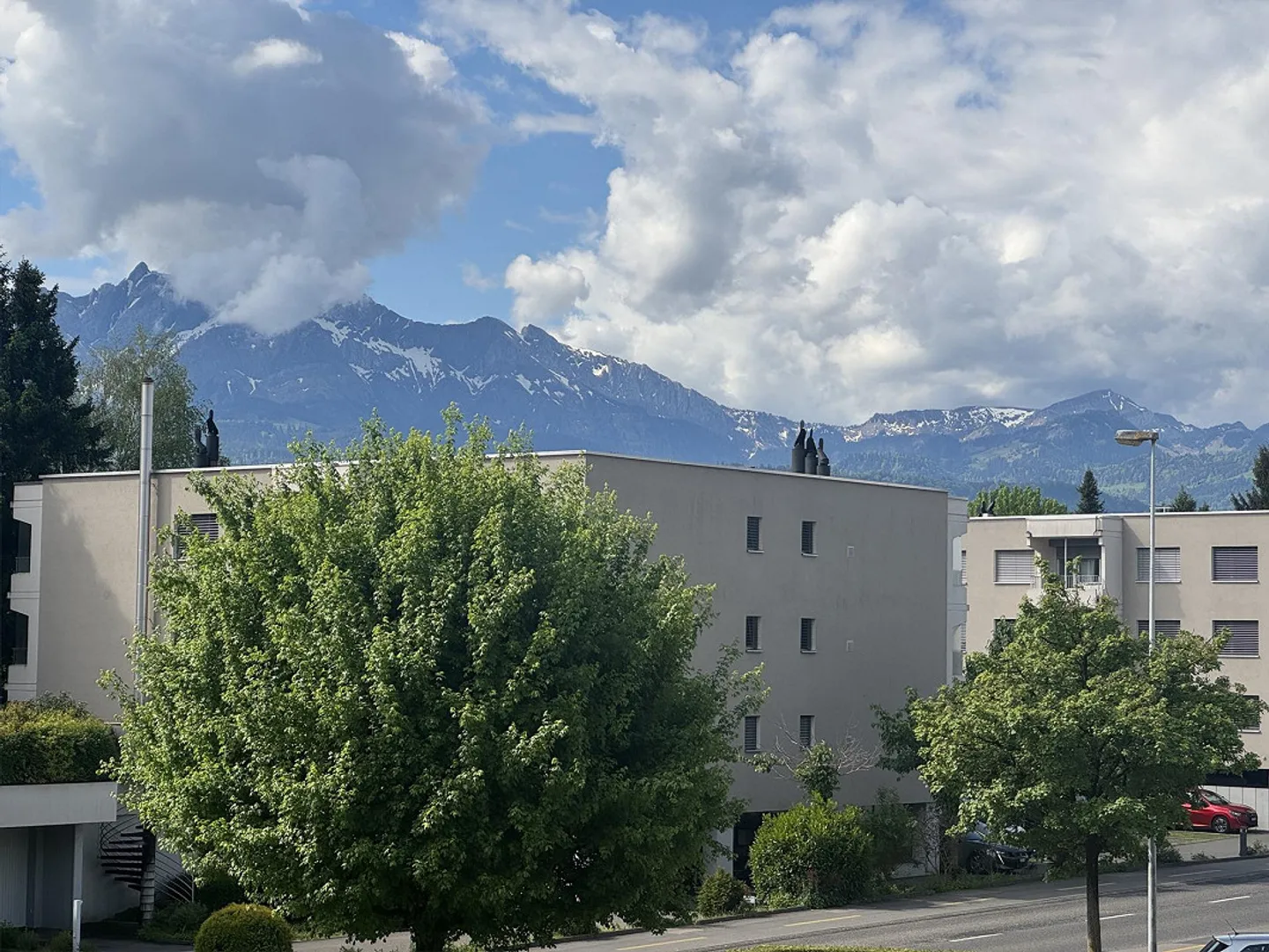 Appartement lumineux de 3,5 pièces avec vue sur les montagnes à vendre ! - Photo 1 sur 21
