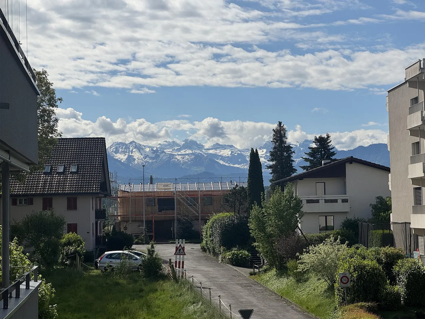 Appartement lumineux de 3,5 pièces avec vue sur les montagnes à vendre ! - Photo 4 sur 21