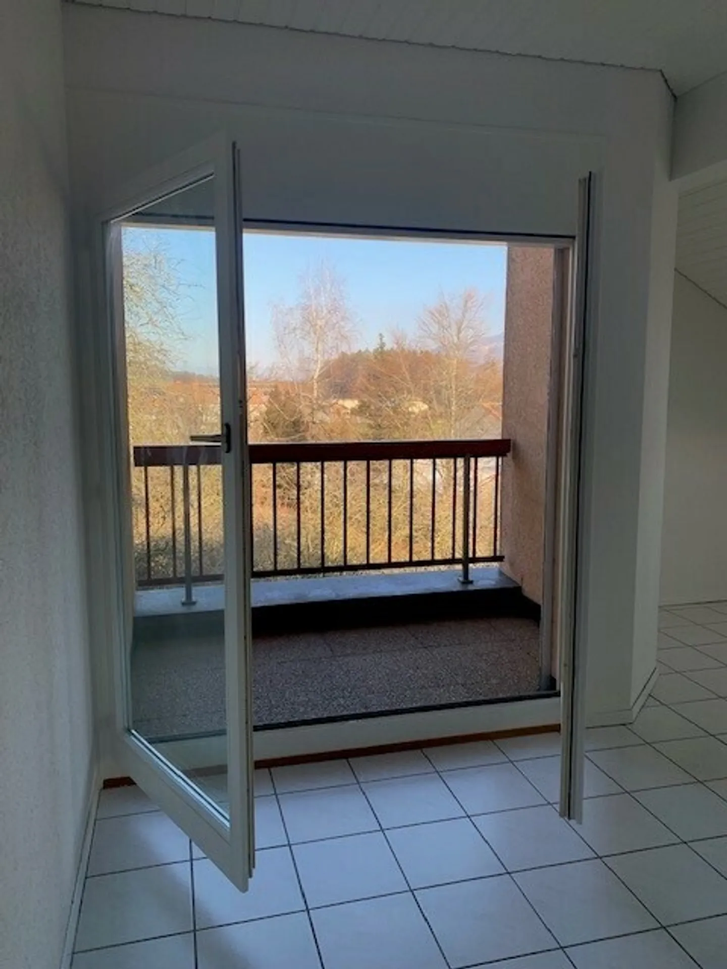 Bright 2-room apartment of about 52 m2 with balcony - Photo 2 of 6