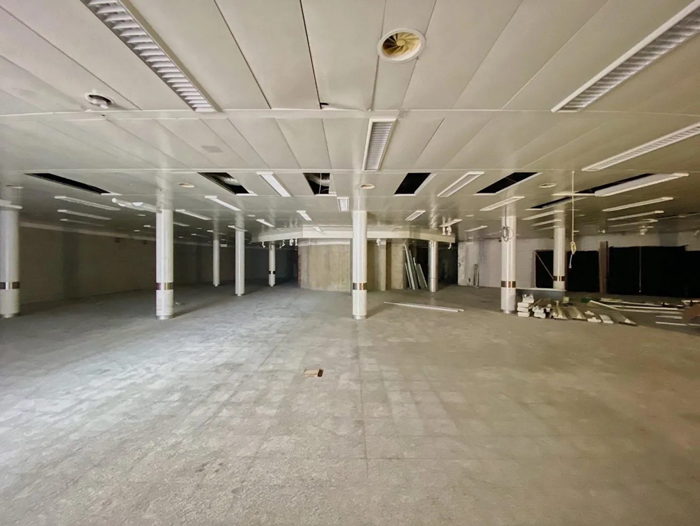 À louer grand espace commercial Mendriso - Photo 1 sur 5