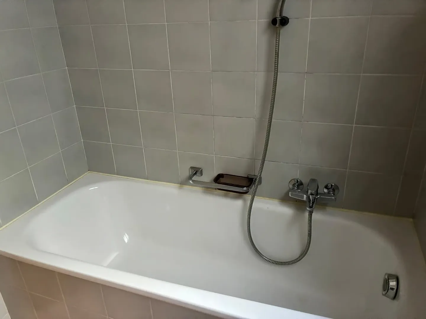 PONTE CAPRIASCA - À LOUER APPARTEMENT DE 2.5 PIÈCES - Photo 7 sur 7
