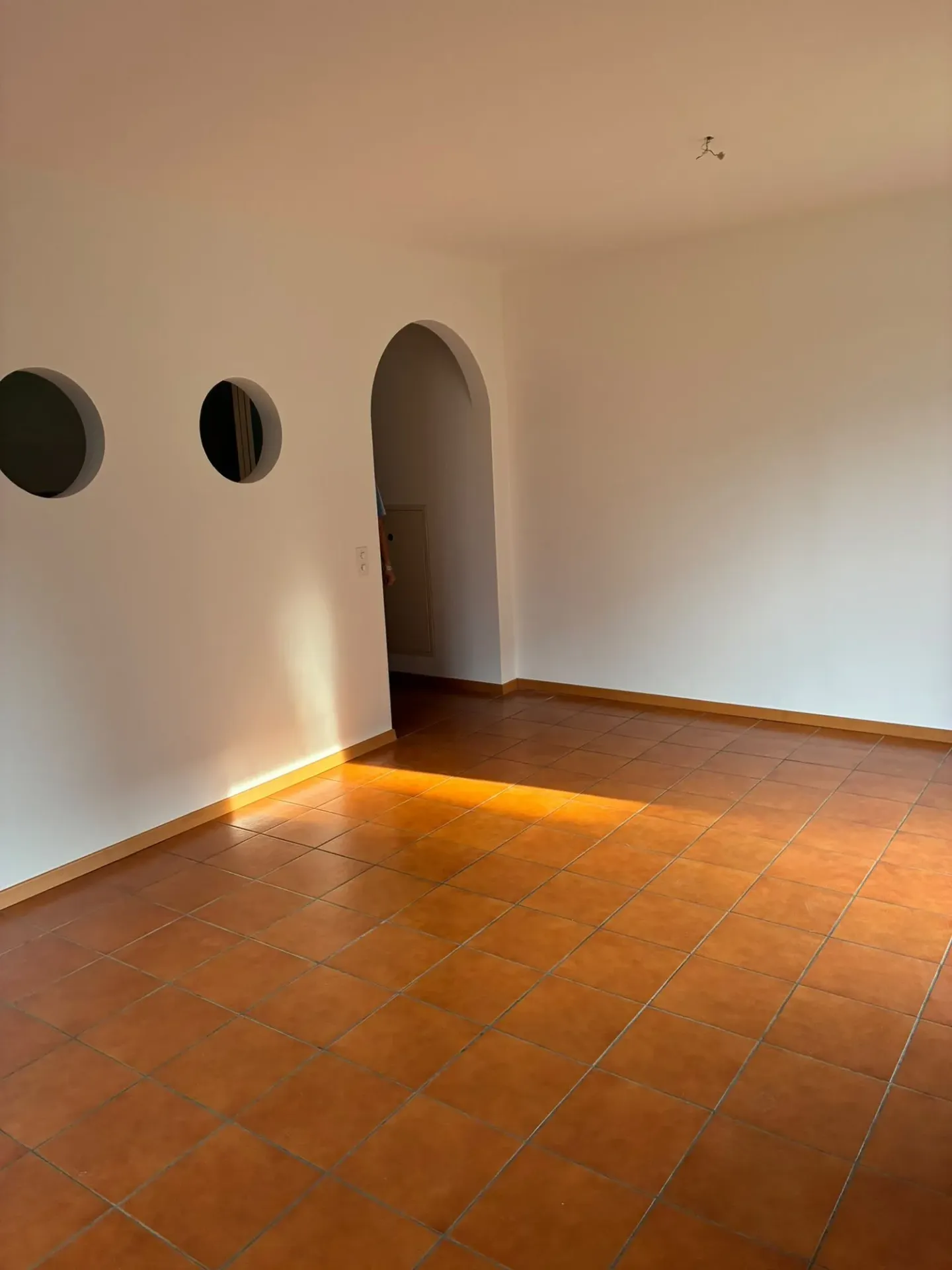 PONTE CAPRIASCA - À LOUER APPARTEMENT DE 2.5 PIÈCES - Photo 2 sur 7
