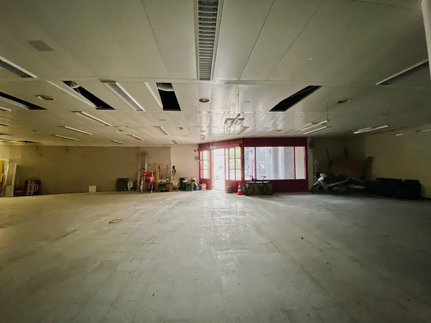 À louer grand espace commercial Mendriso - Photo 3 sur 5