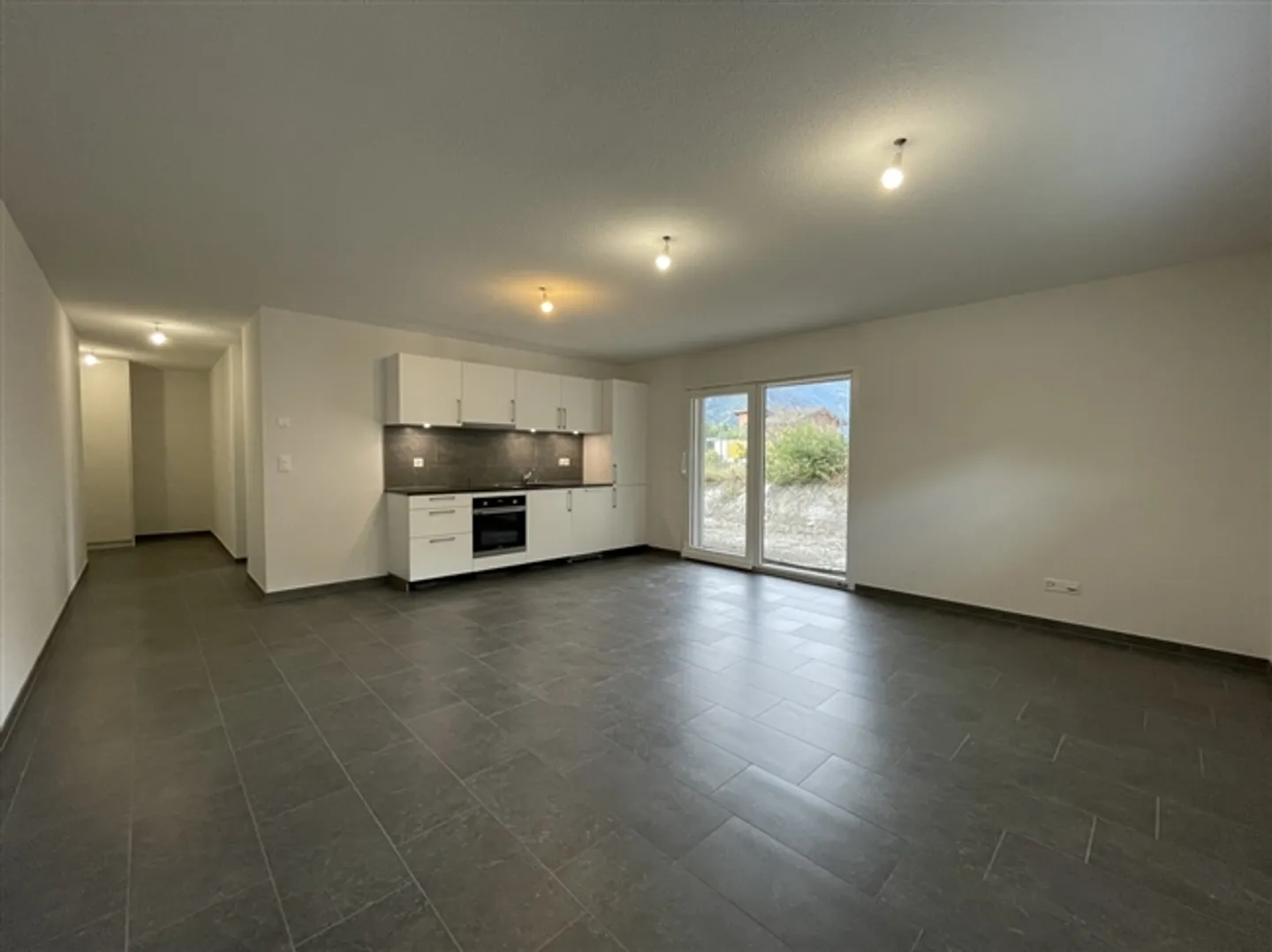 Magnificent 2.5-room apartment on the ground floor - Photo 2 of 8