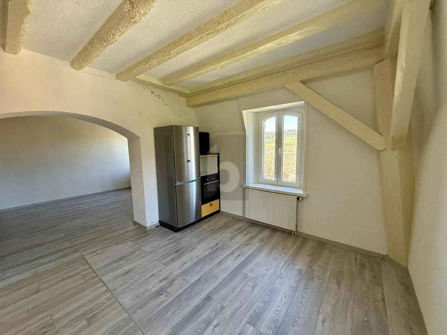 GERÄUMIGE WOHNUNG IM OBERSTEN STOCK MIT GARTEN - Foto 4 von 6