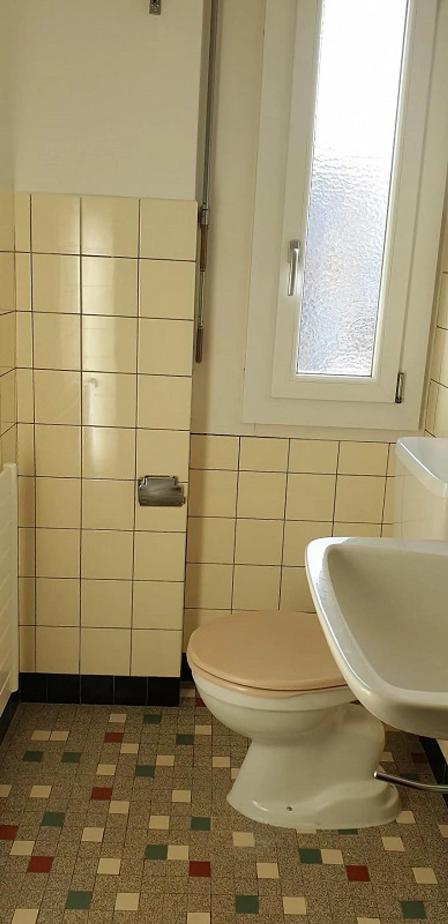 Helle 1.5-Zimmer-Dachwohnung an ruhiger Lage - Foto 5 von 8