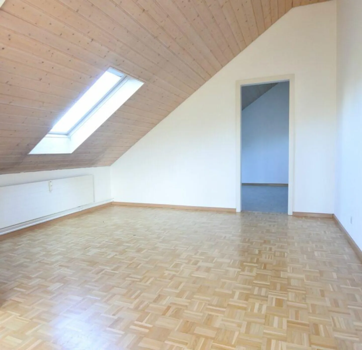 Incantevole appartamento mansardato a Oberwil - Foto 4 di 9