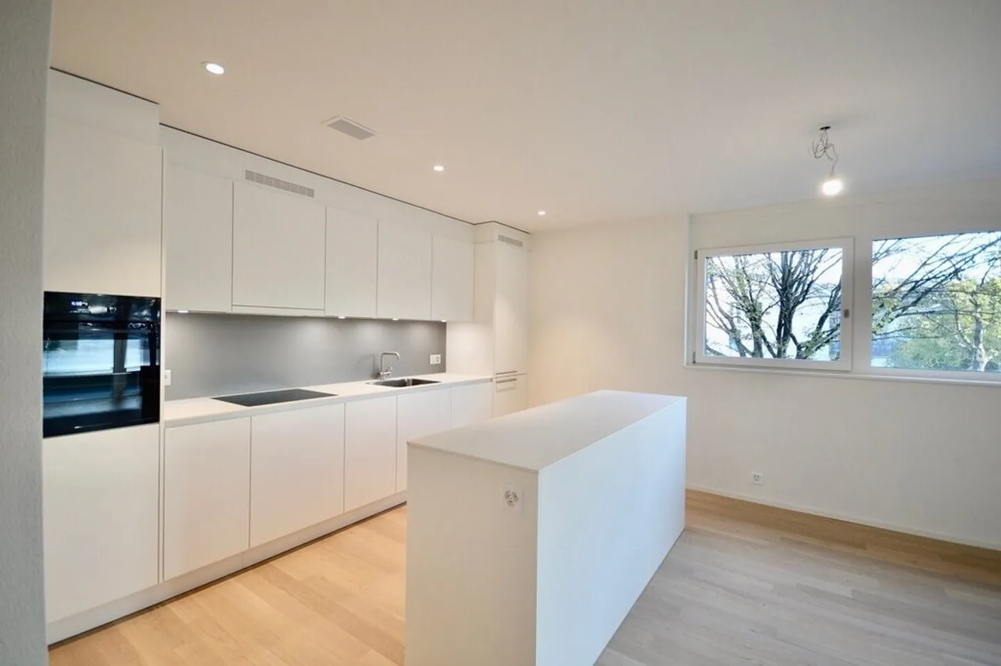 We are looking for you - Photo 6 of 9