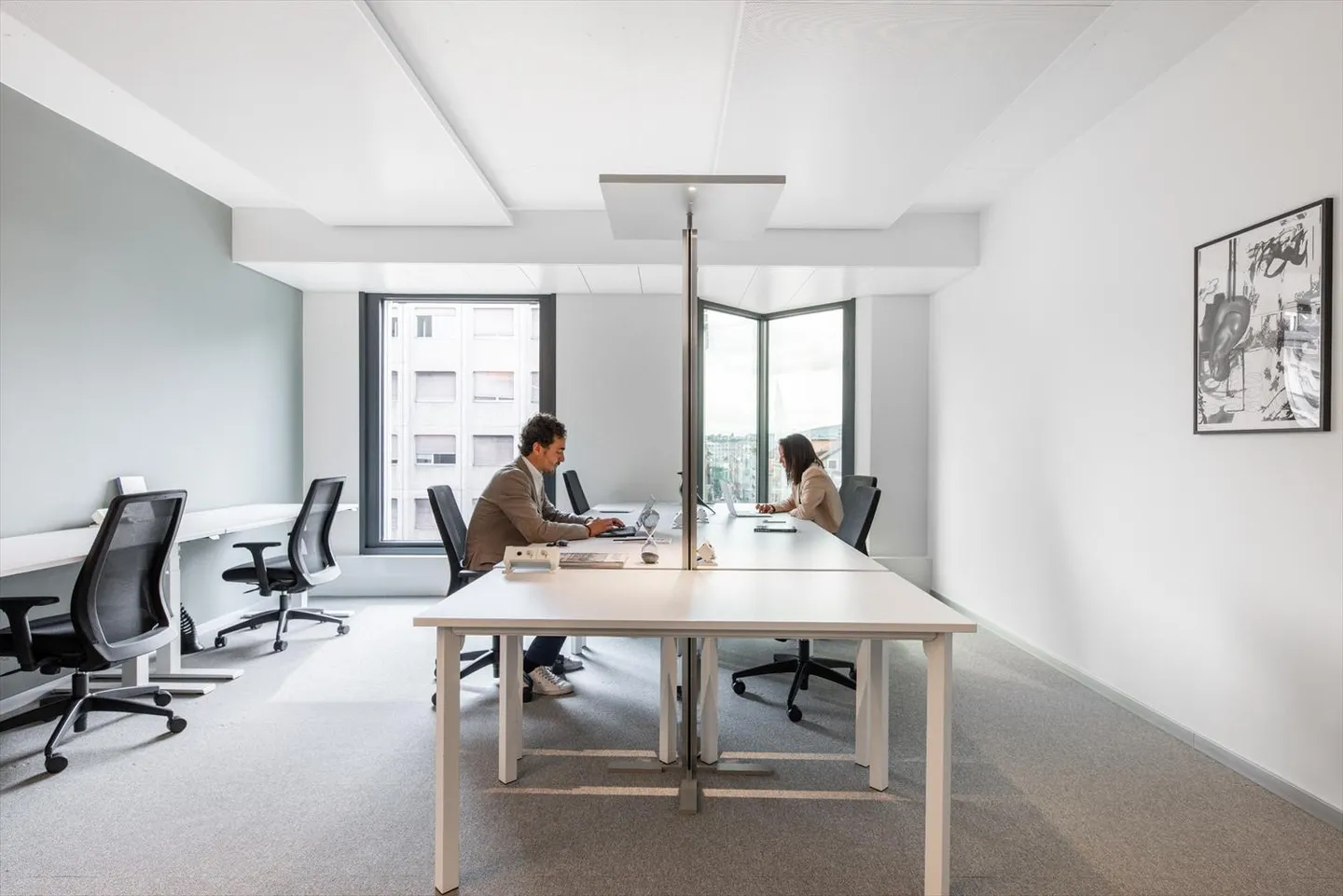 Un ufficio di coworking aperto dal design straordinario per 10 persone presso Spaces M - Foto 2 di 11
