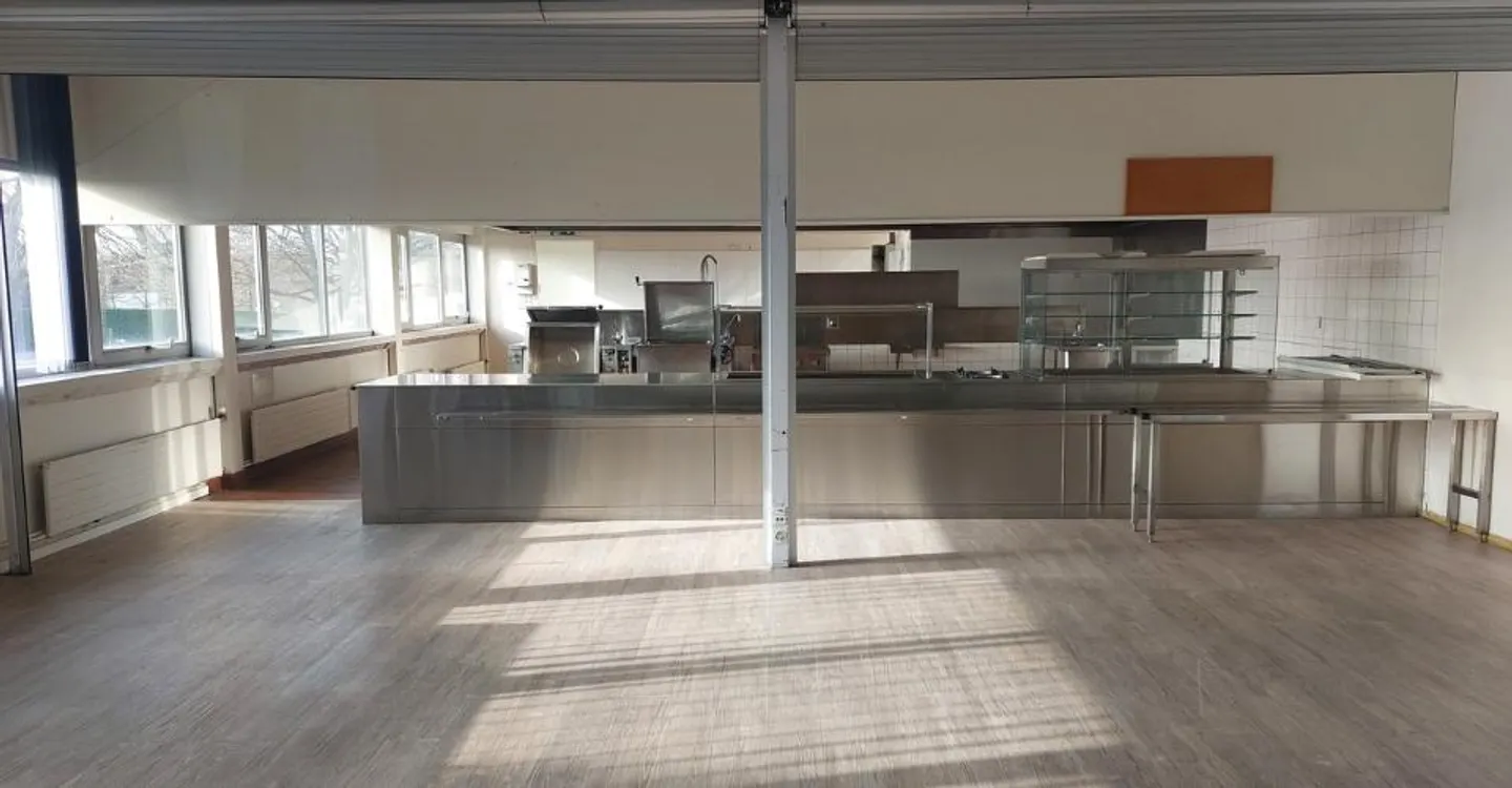 Workshop from 500 m² for rent - Depot / workshop - Photo 8 of 9