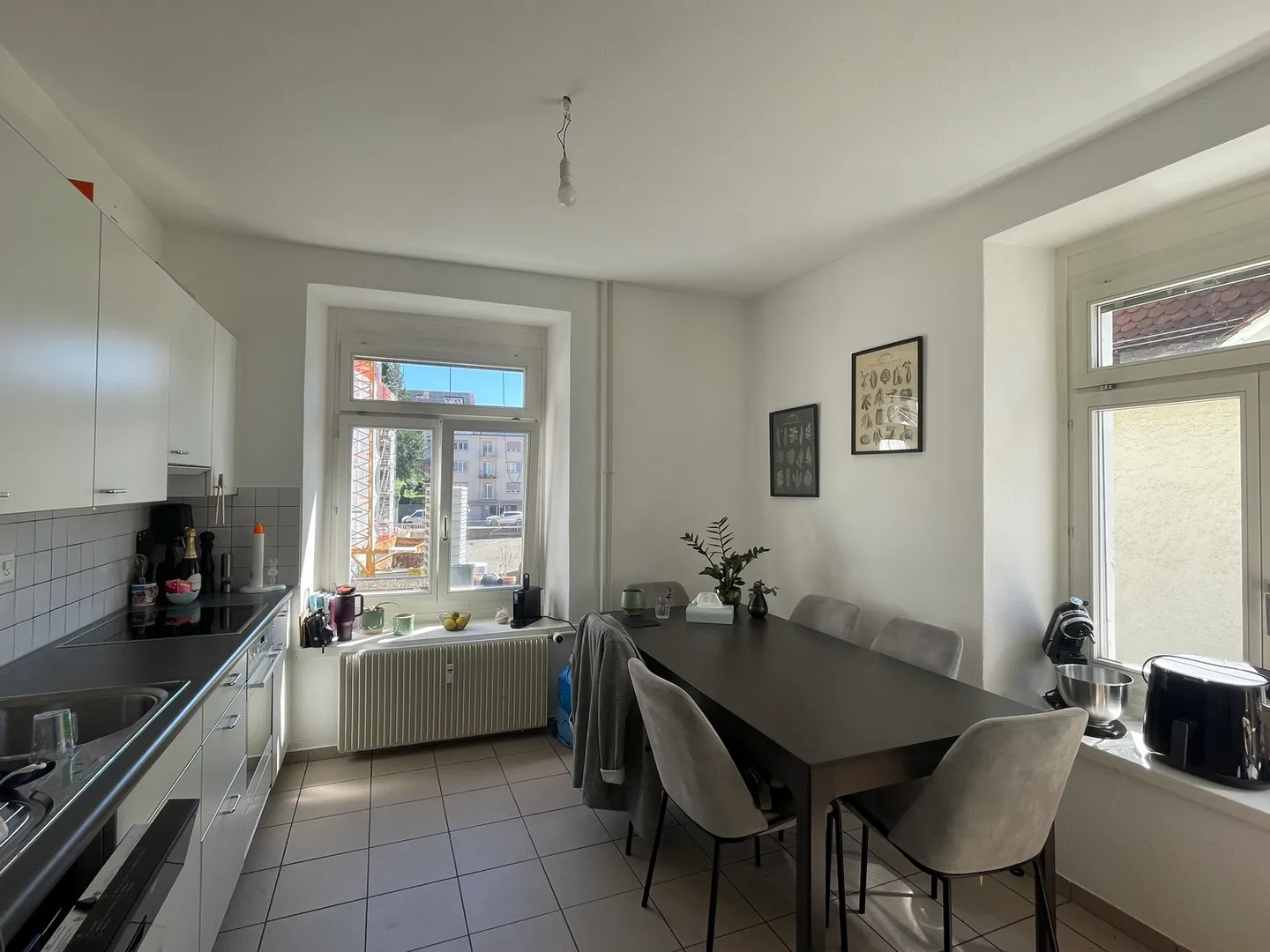 Charming apartment near Biel station - Photo 2 of 5