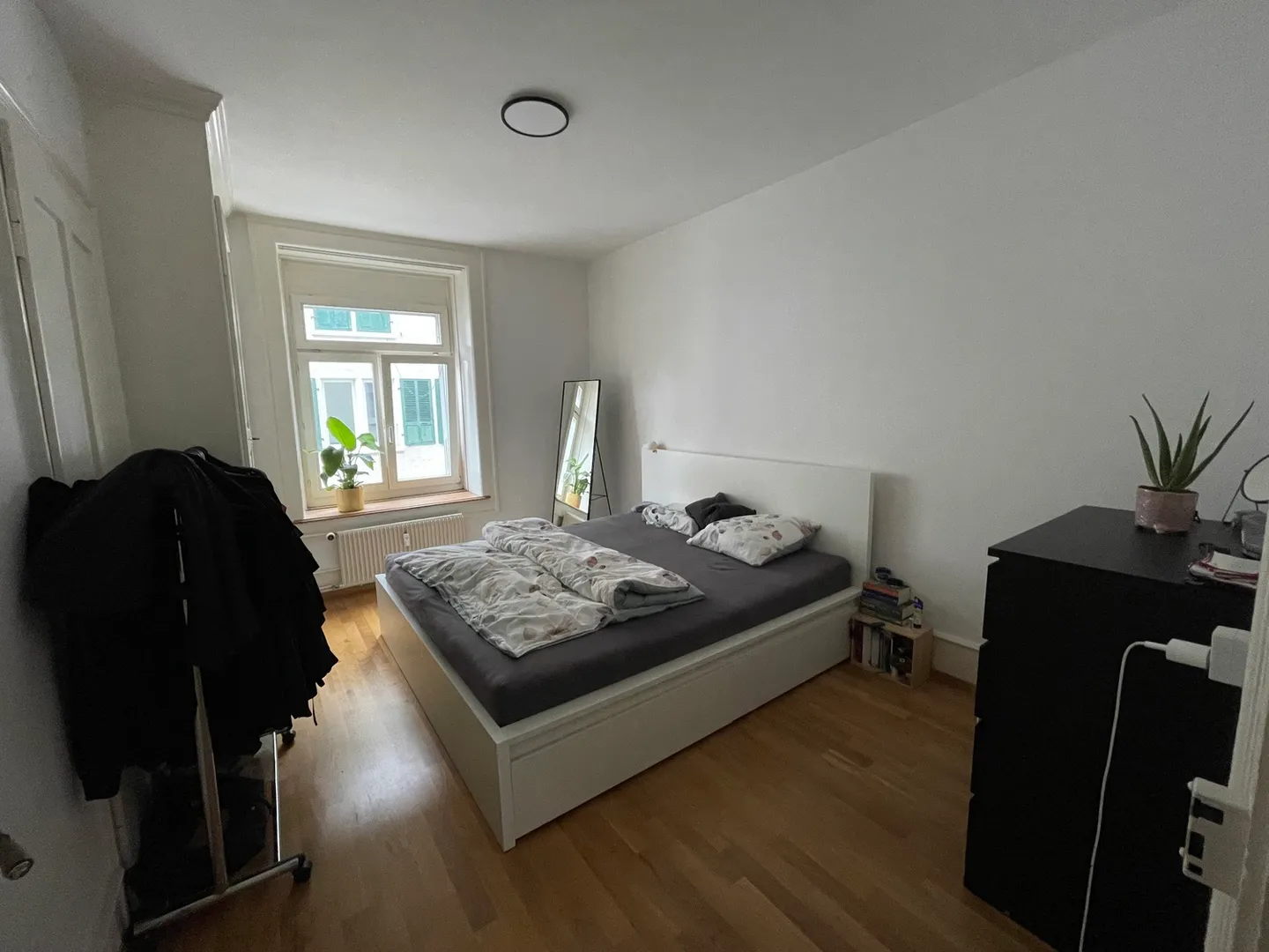 Charming apartment near Biel station - Photo 3 of 5