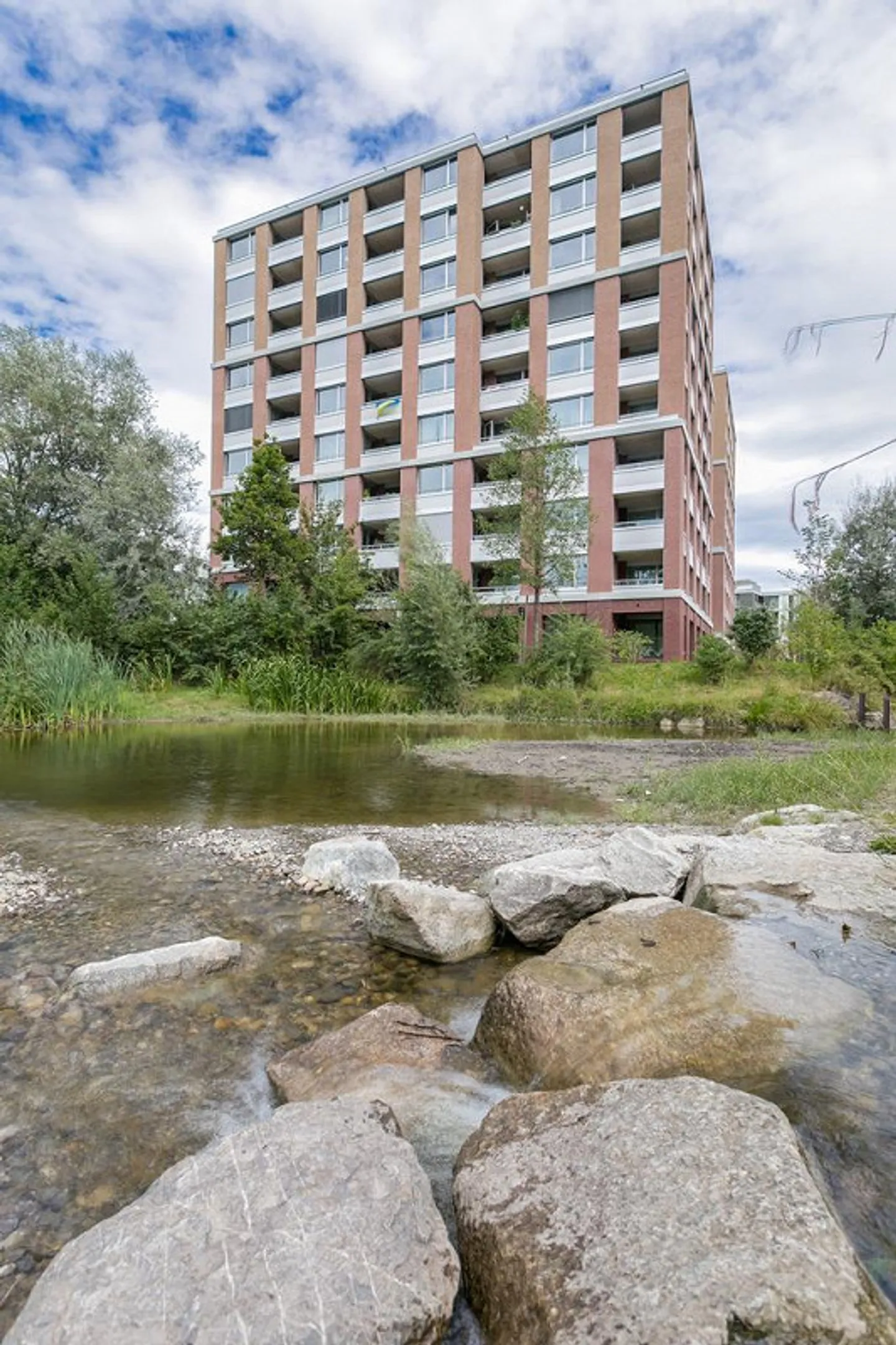 Vie urbaine avec d'excellentes connexions de transport - Photo 1 sur 10