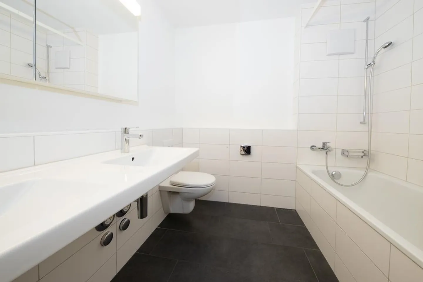 5.5 Room Maisonette Apartment with 2 Balconies - Photo 3 of 12