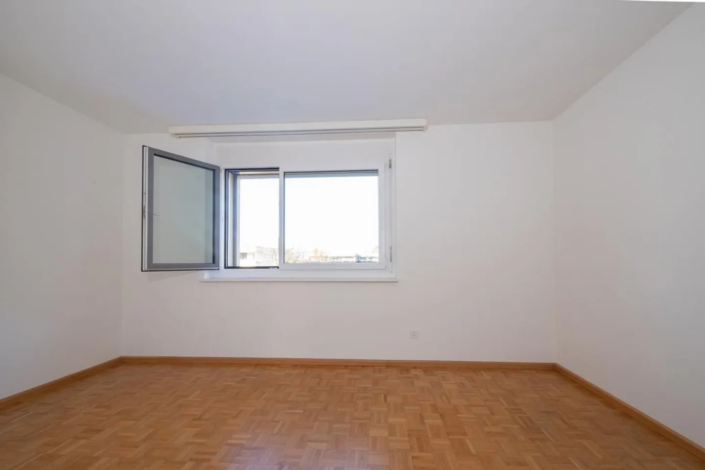 5.5 Room Maisonette Apartment with 2 Balconies - Photo 8 of 12