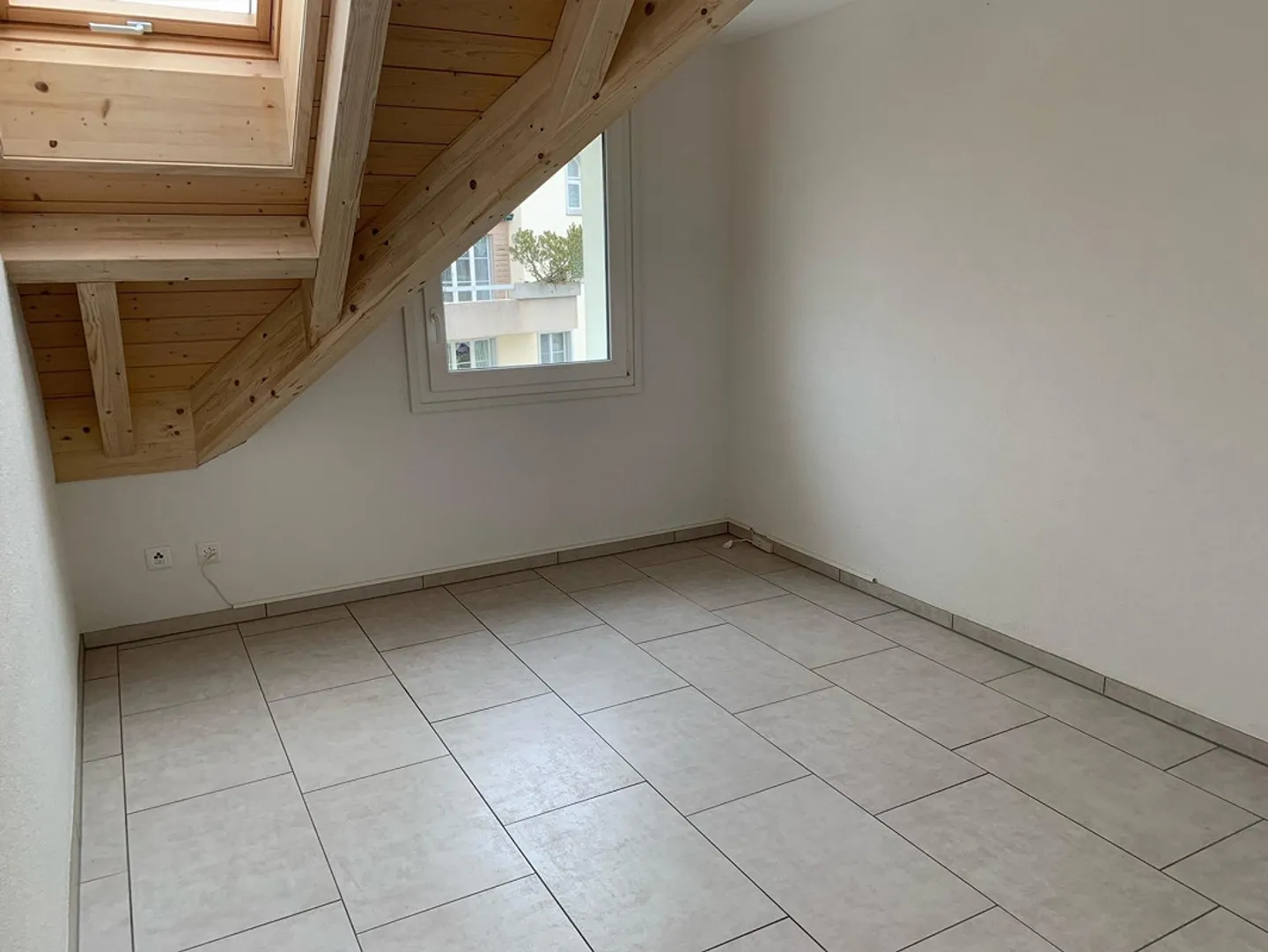 Spacious, bright maisonette apartment with balcony - Photo 1 of 13