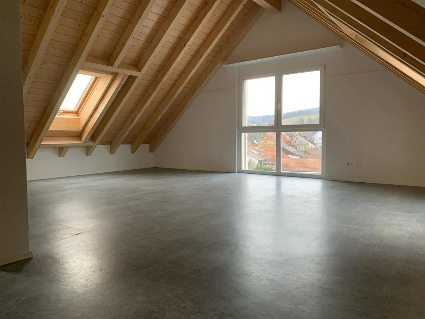 Spacious, bright maisonette apartment with balcony - Photo 5 of 13