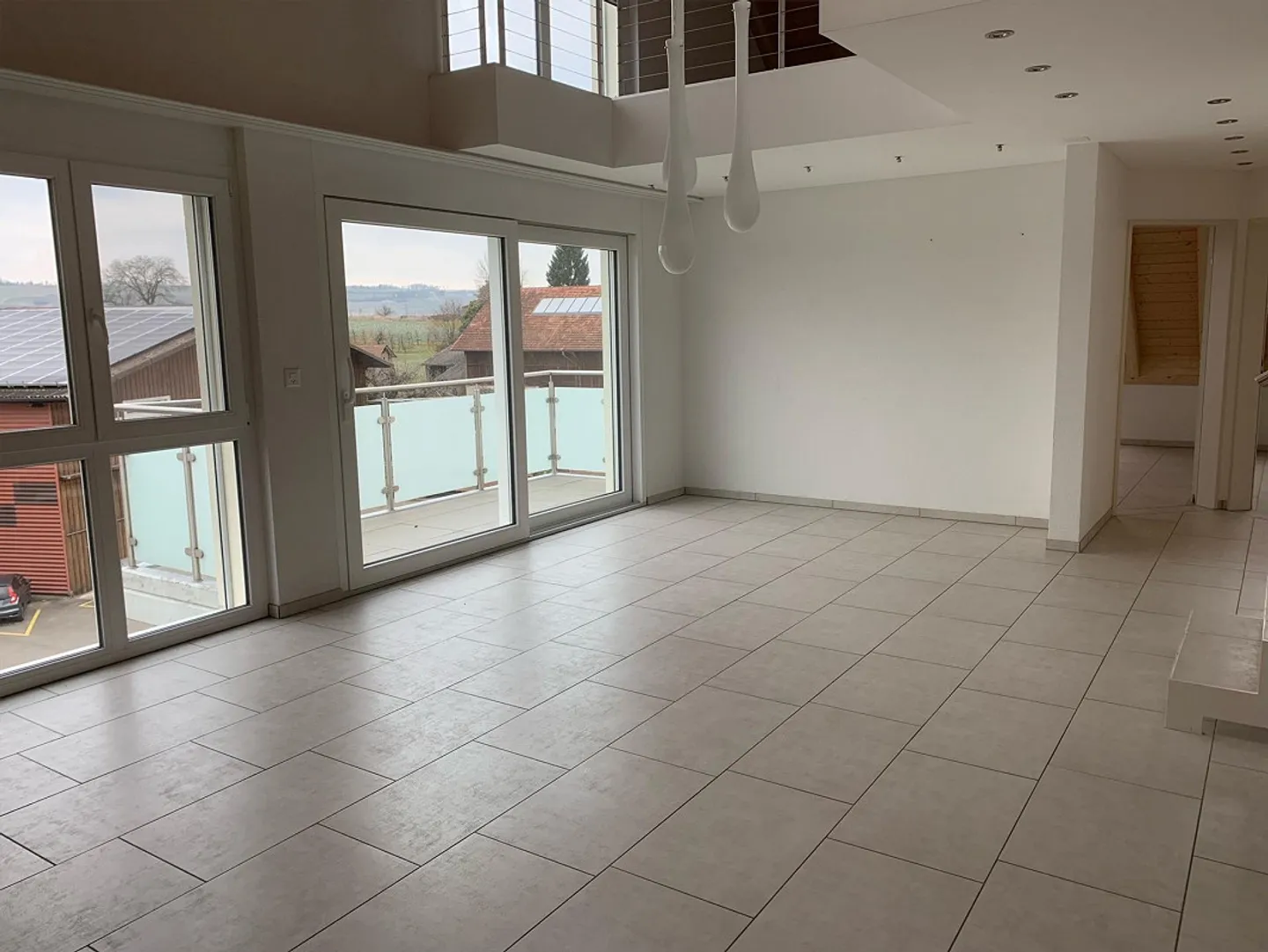 Spacious, bright maisonette apartment with balcony - Photo 12 of 13