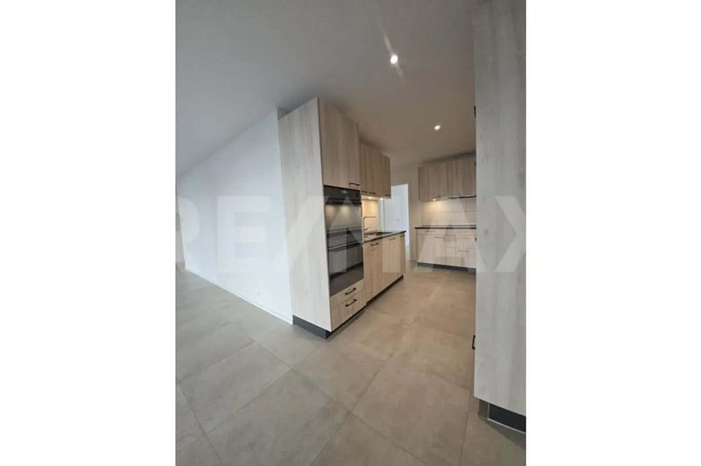 Prima locazione: Magnifico appartamento nuovo di 4,5 stanze con giardino privato! - Foto 3 di 11