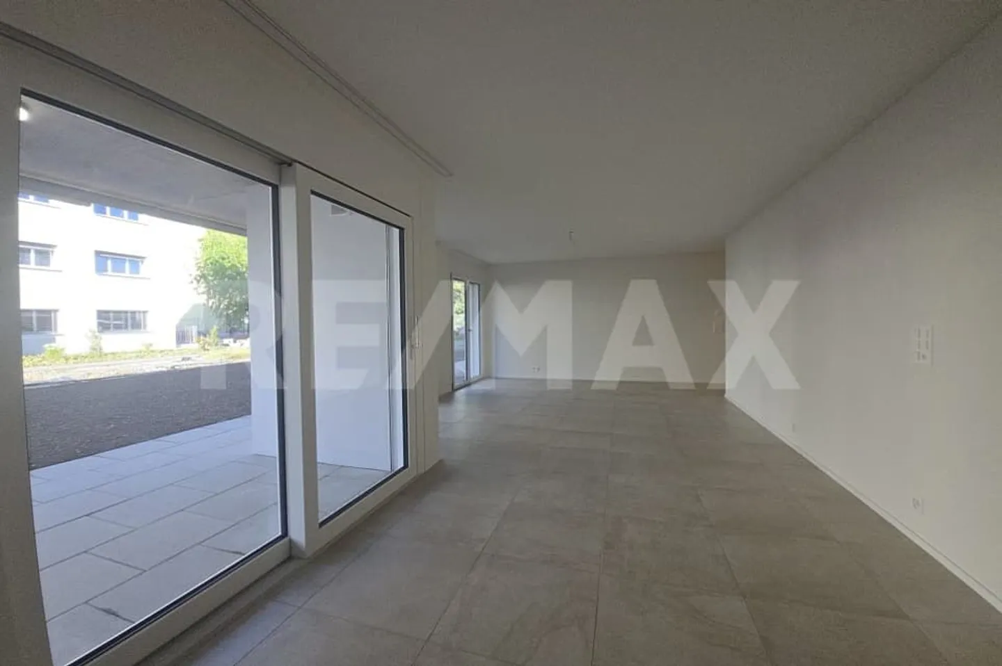 Prima locazione: Magnifico appartamento nuovo di 4,5 stanze con giardino privato! - Foto 2 di 11