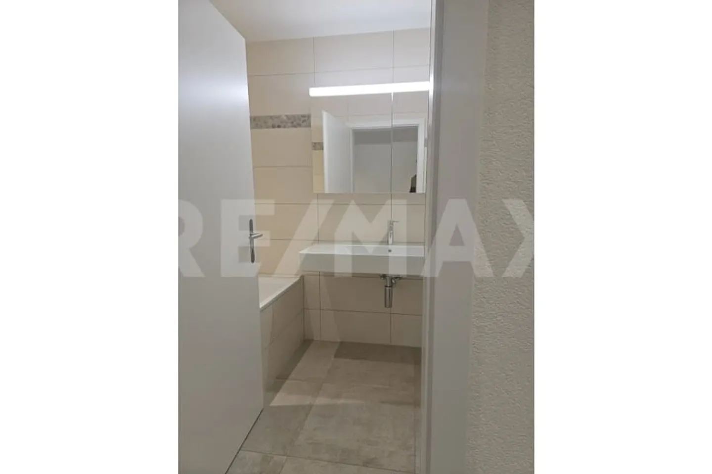Prima locazione: Magnifico appartamento nuovo di 4,5 stanze con giardino privato! - Foto 7 di 11