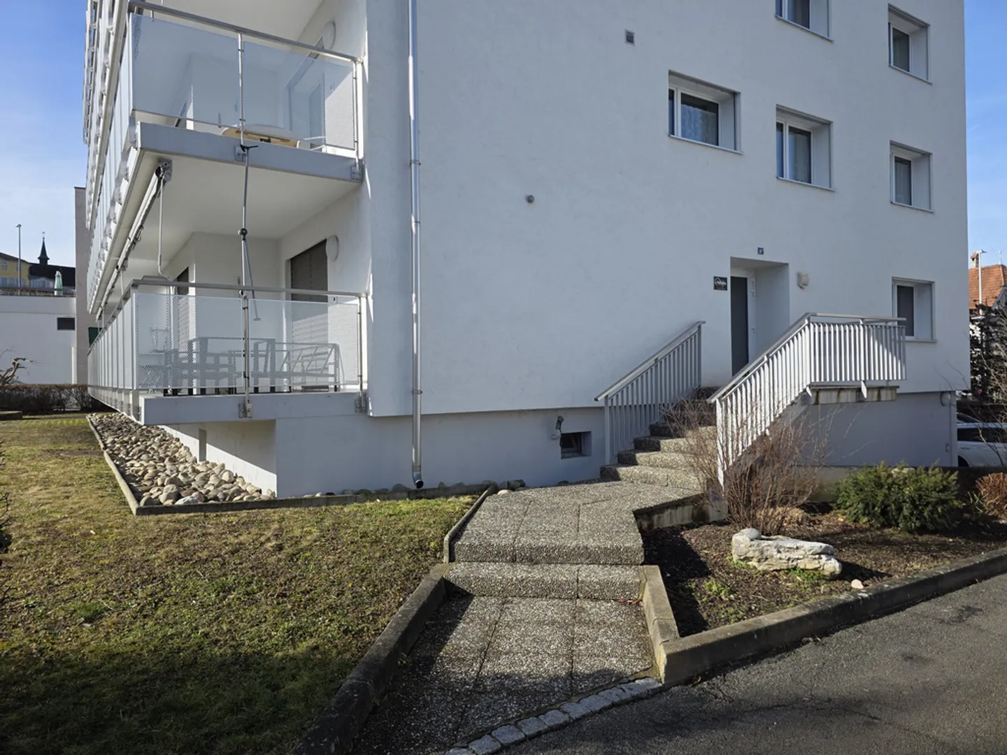 Luminoso e idealmente situato - Foto 1 di 10