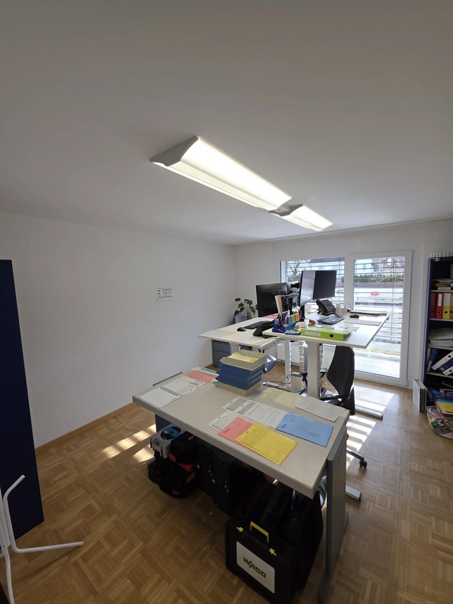 Luminoso e idealmente situato - Foto 4 di 10