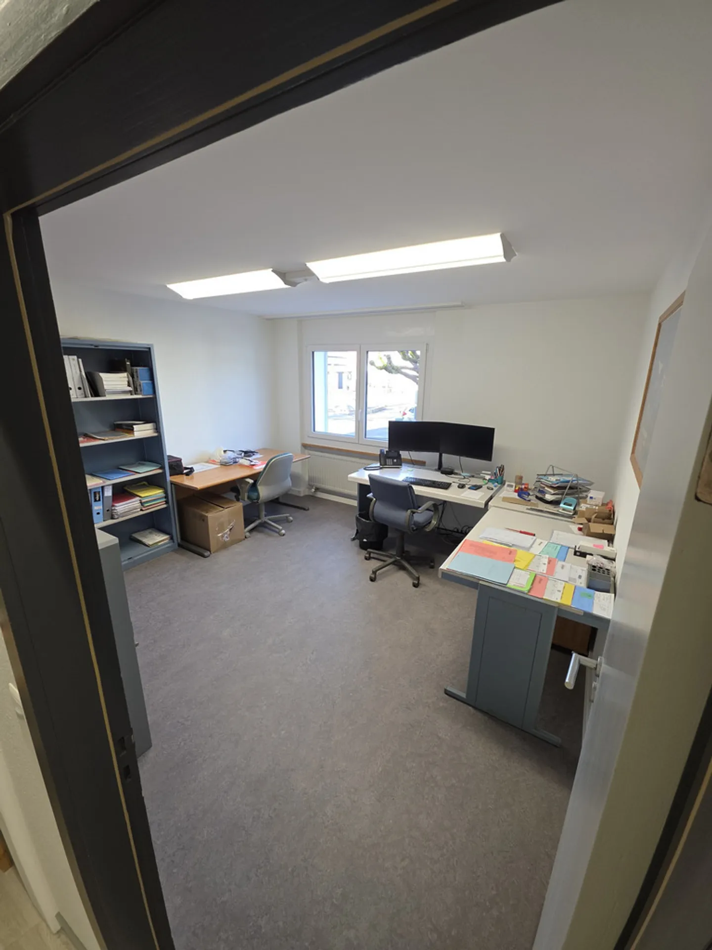 Luminoso e idealmente situato - Foto 5 di 10