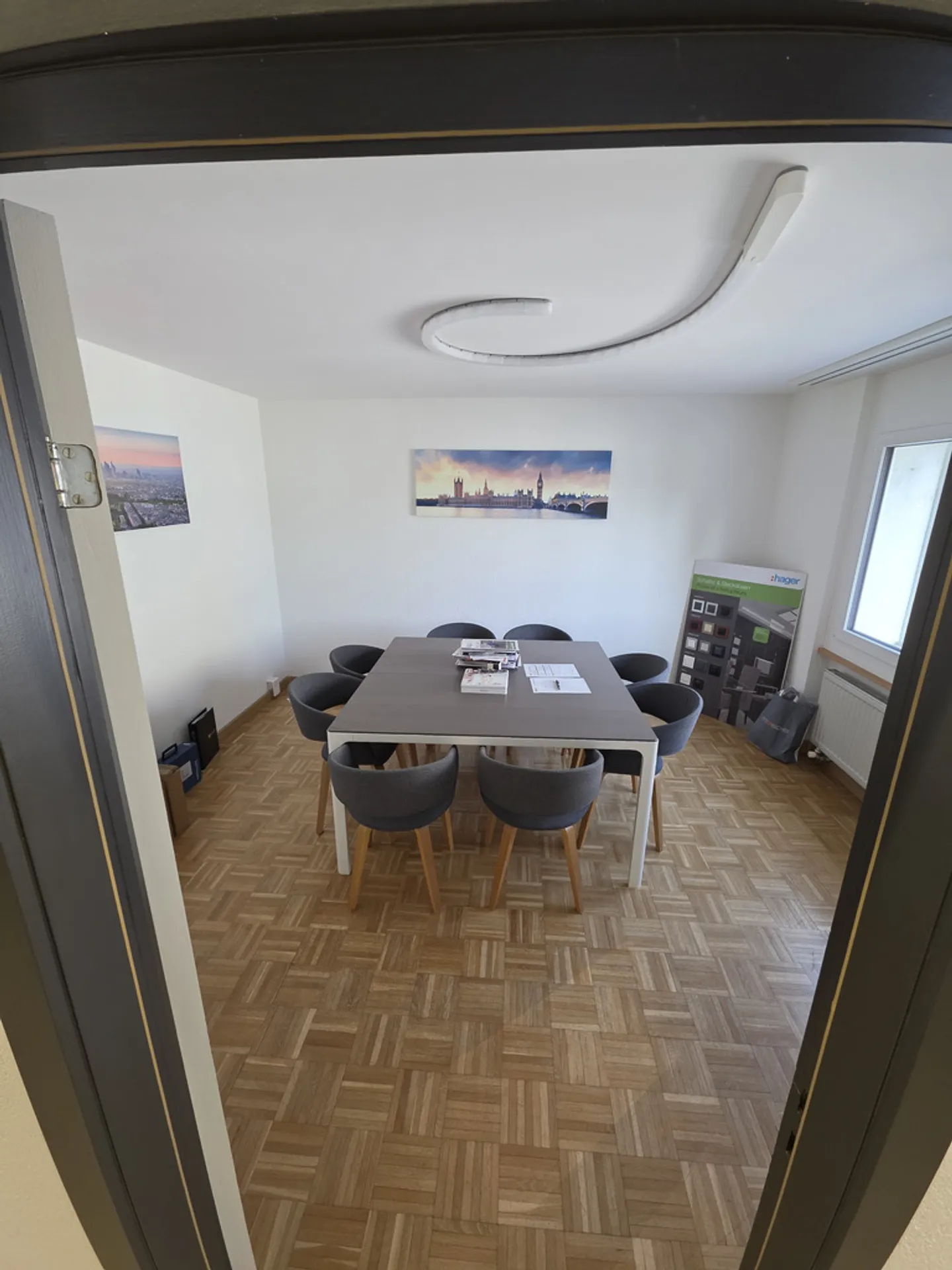 Luminoso e idealmente situato - Foto 6 di 10