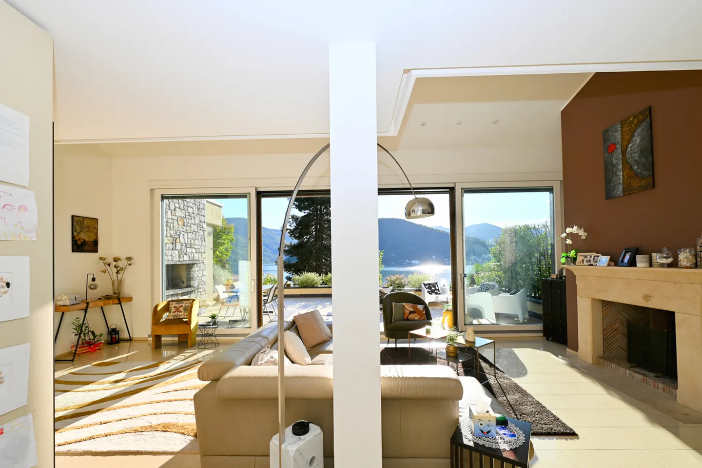 Penthouse Duplex Élégant avec Vue Spectaculaire sur le Lac de Lugano - Photo 2 sur 26