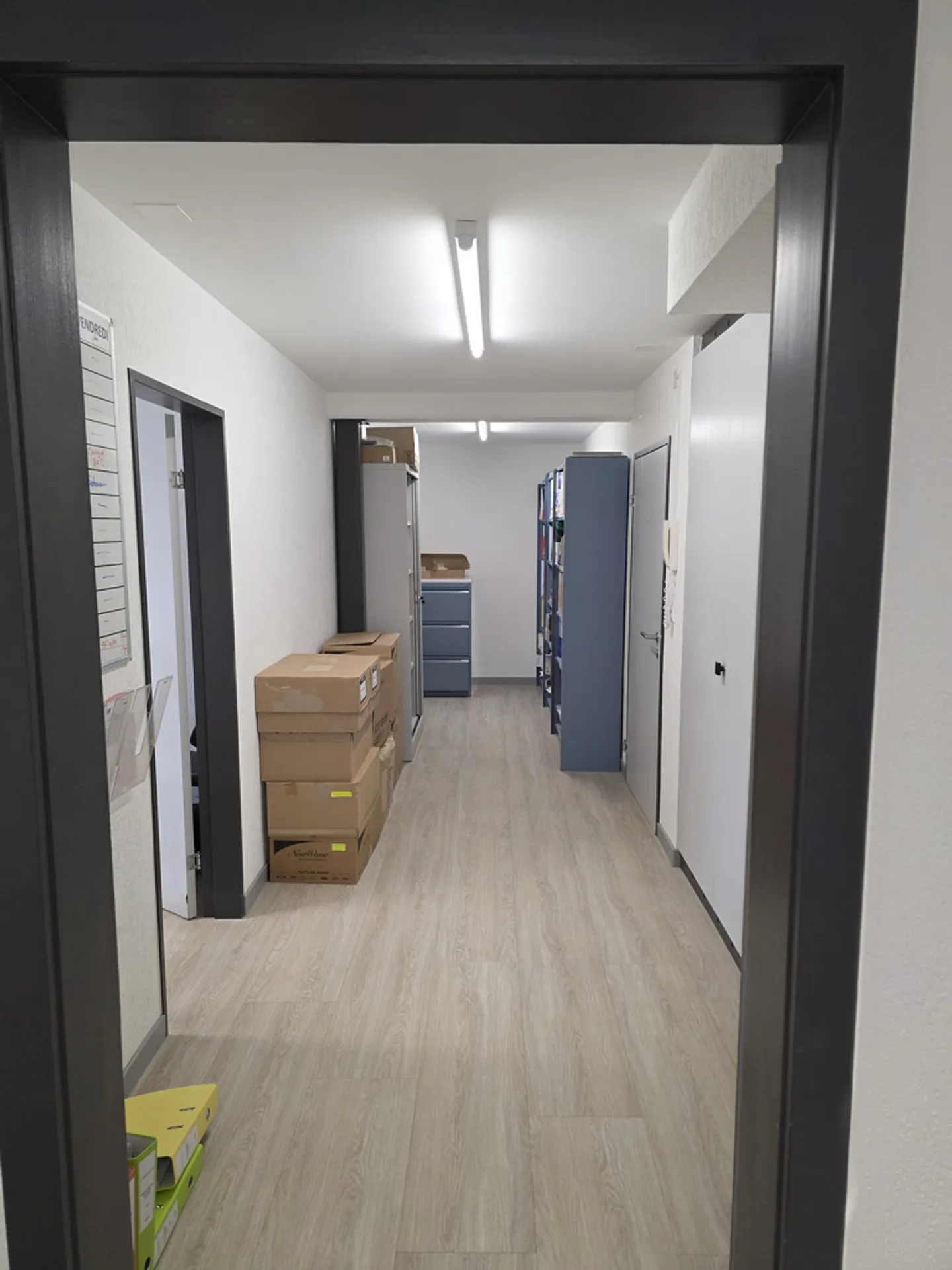 Luminoso e idealmente situato - Foto 7 di 10