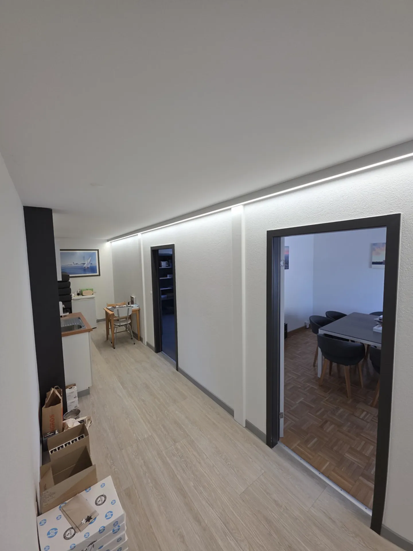 Luminoso e idealmente situato - Foto 8 di 10