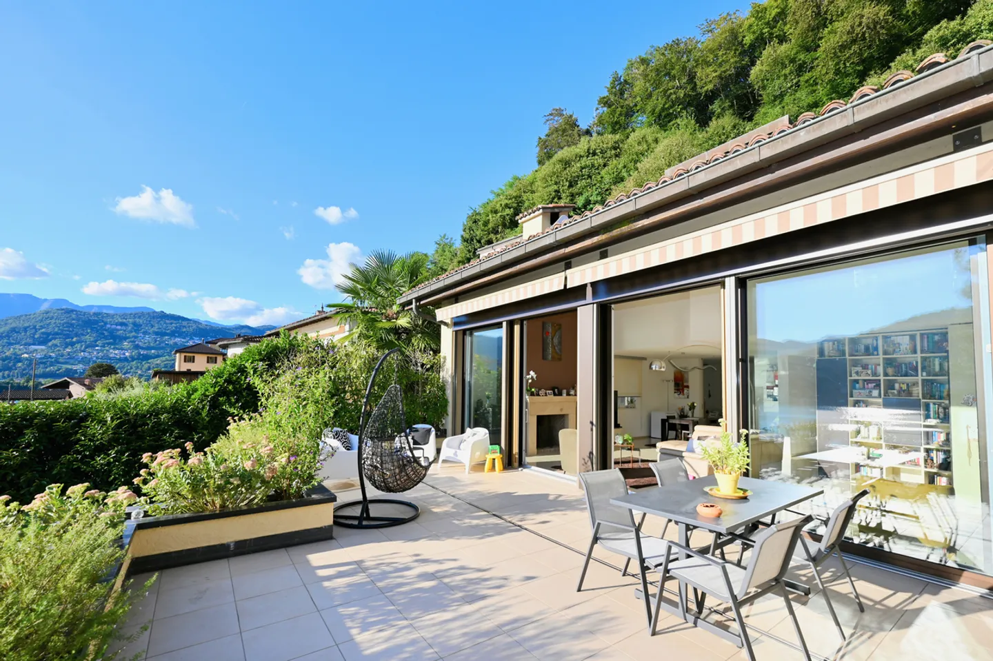 Penthouse Duplex Élégant avec Vue Spectaculaire sur le Lac de Lugano - Photo 6 sur 26