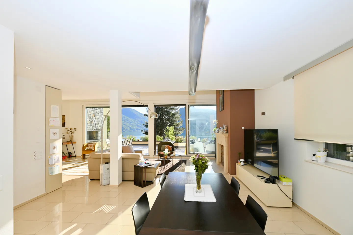 Penthouse Duplex Élégant avec Vue Spectaculaire sur le Lac de Lugano - Photo 9 sur 26