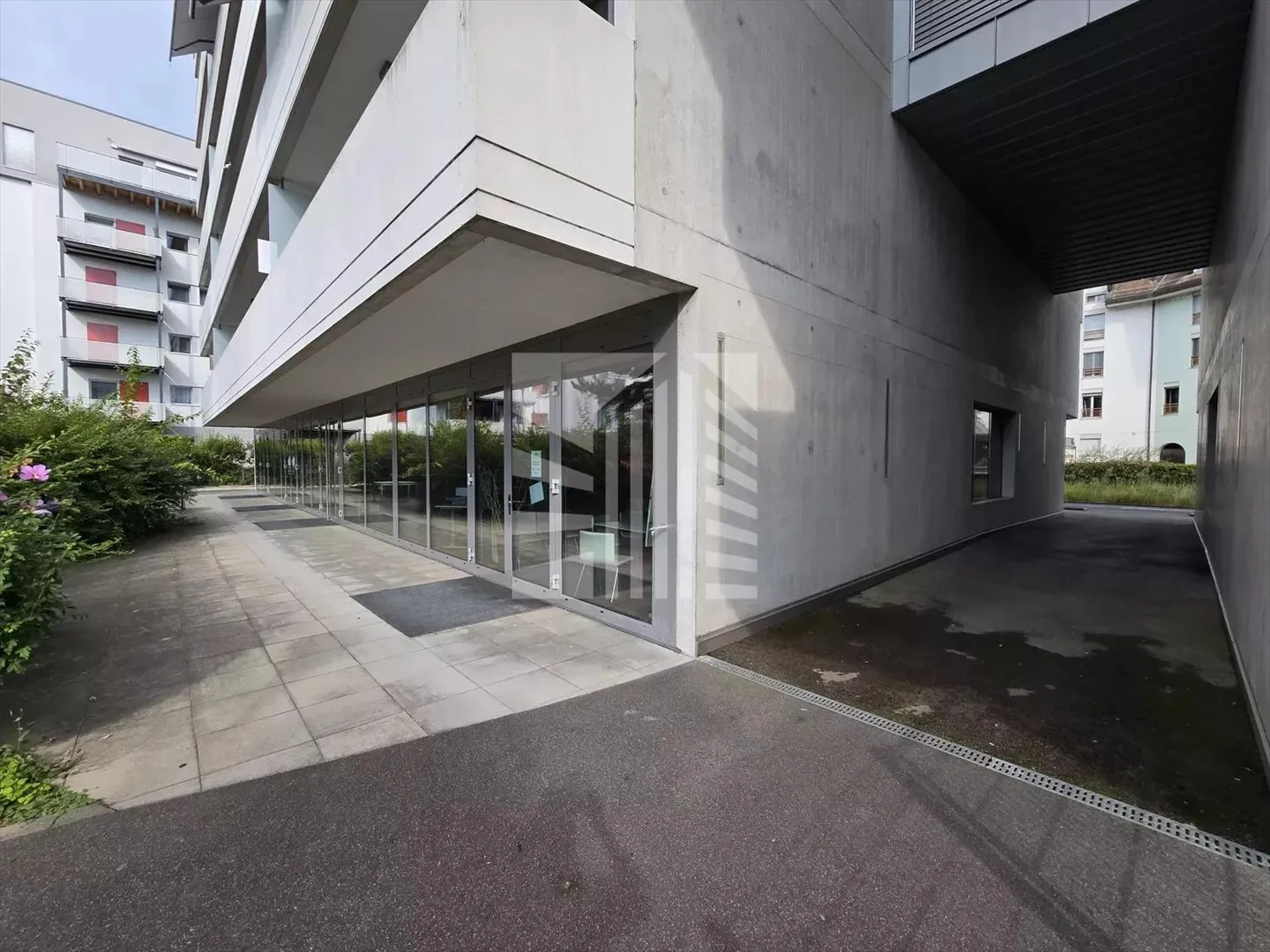 Edificio ad uso misto in affitto - Foto 3 di 10