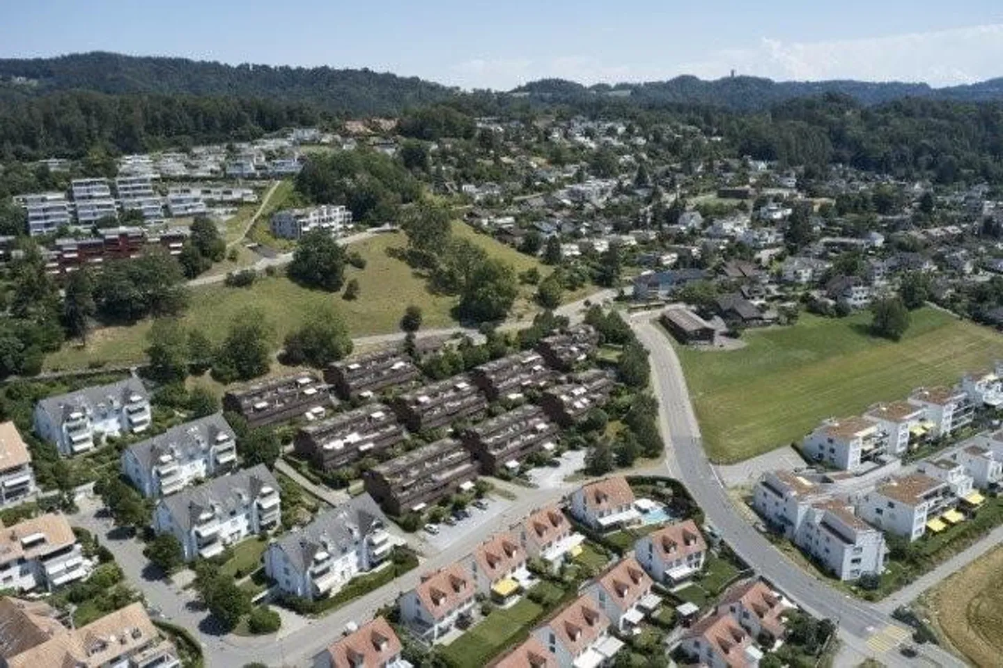 RENT WITHOUT DEPOSIT - Tax-friendly living at the gates of Zurich - Photo 2 of 11