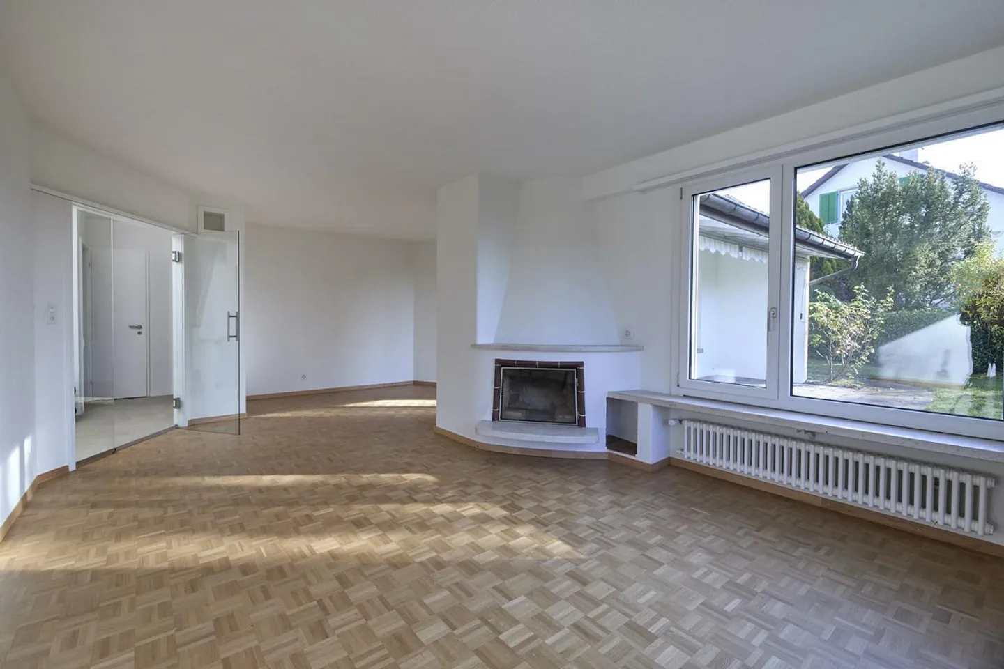 Casa unifamiliare indipendente di 6½ locali con fascino, stile e grande giardino a Weiningen - Foto 3 di 13