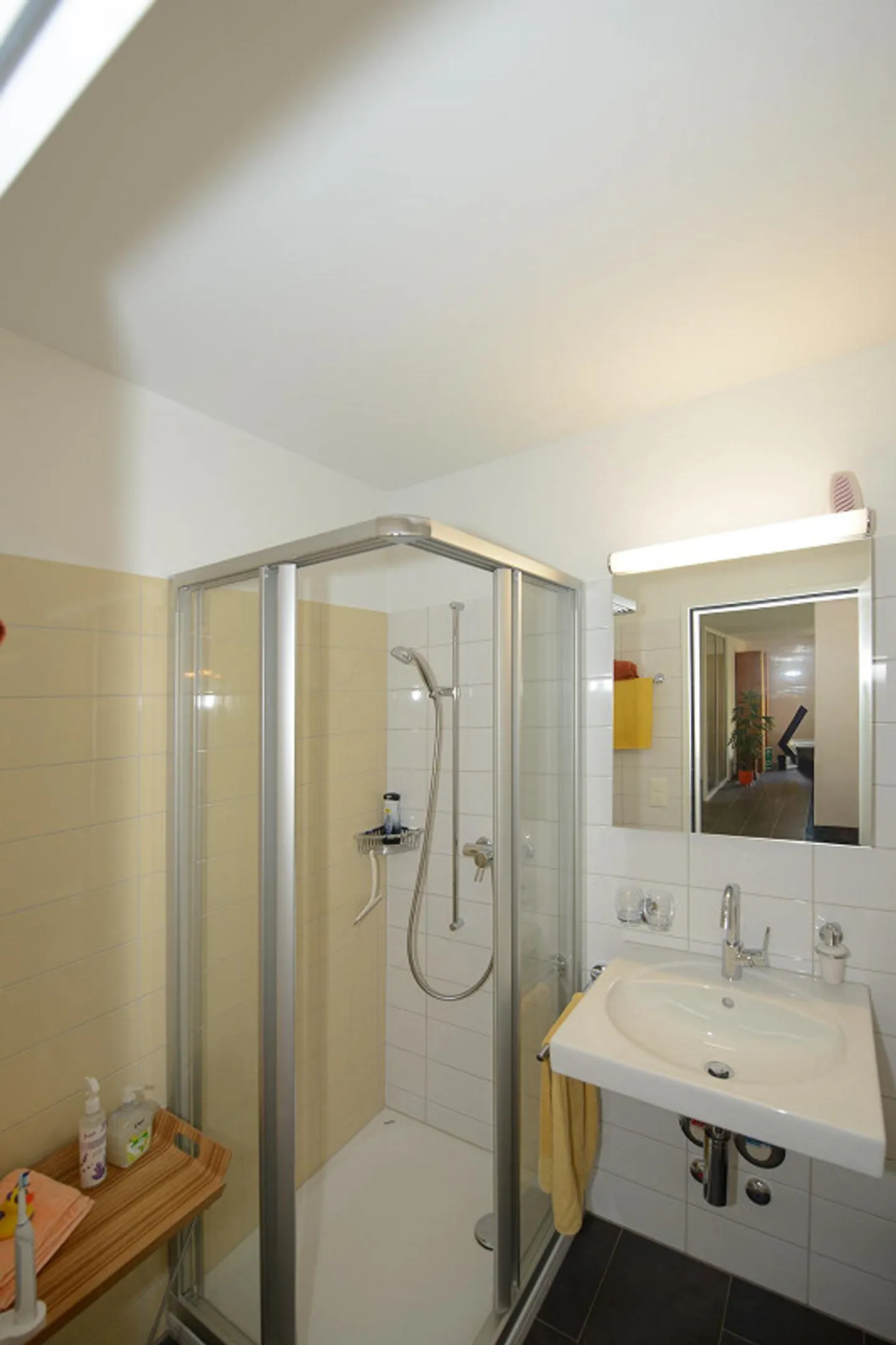 Spacious and Quiet Apartment in the Popular Mattenbach Quarter - Photo 5 of 16
