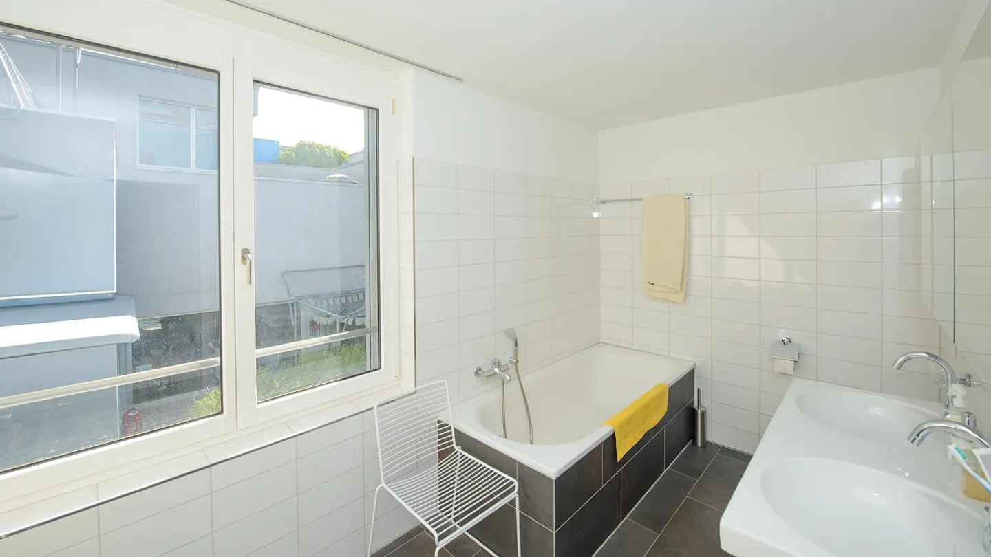 Spacious and Quiet Apartment in the Popular Mattenbach Quarter - Photo 12 of 16
