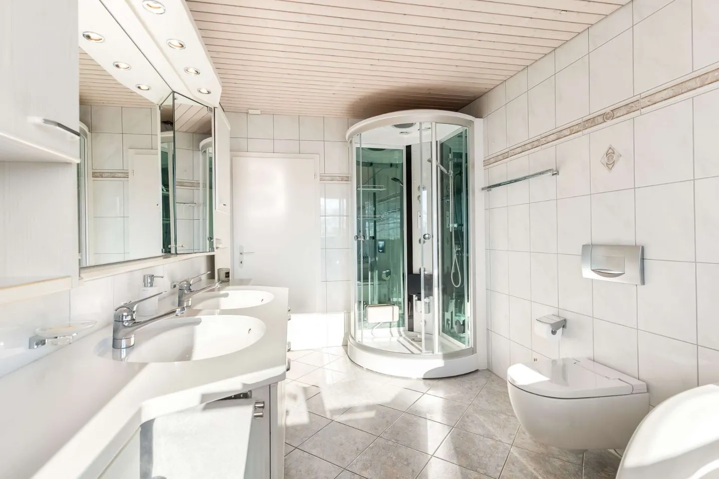 Beaucoup d'espace pour vivre : maison individuelle de 8,5 pièces à Bernhardzell - Photo 8 sur 20