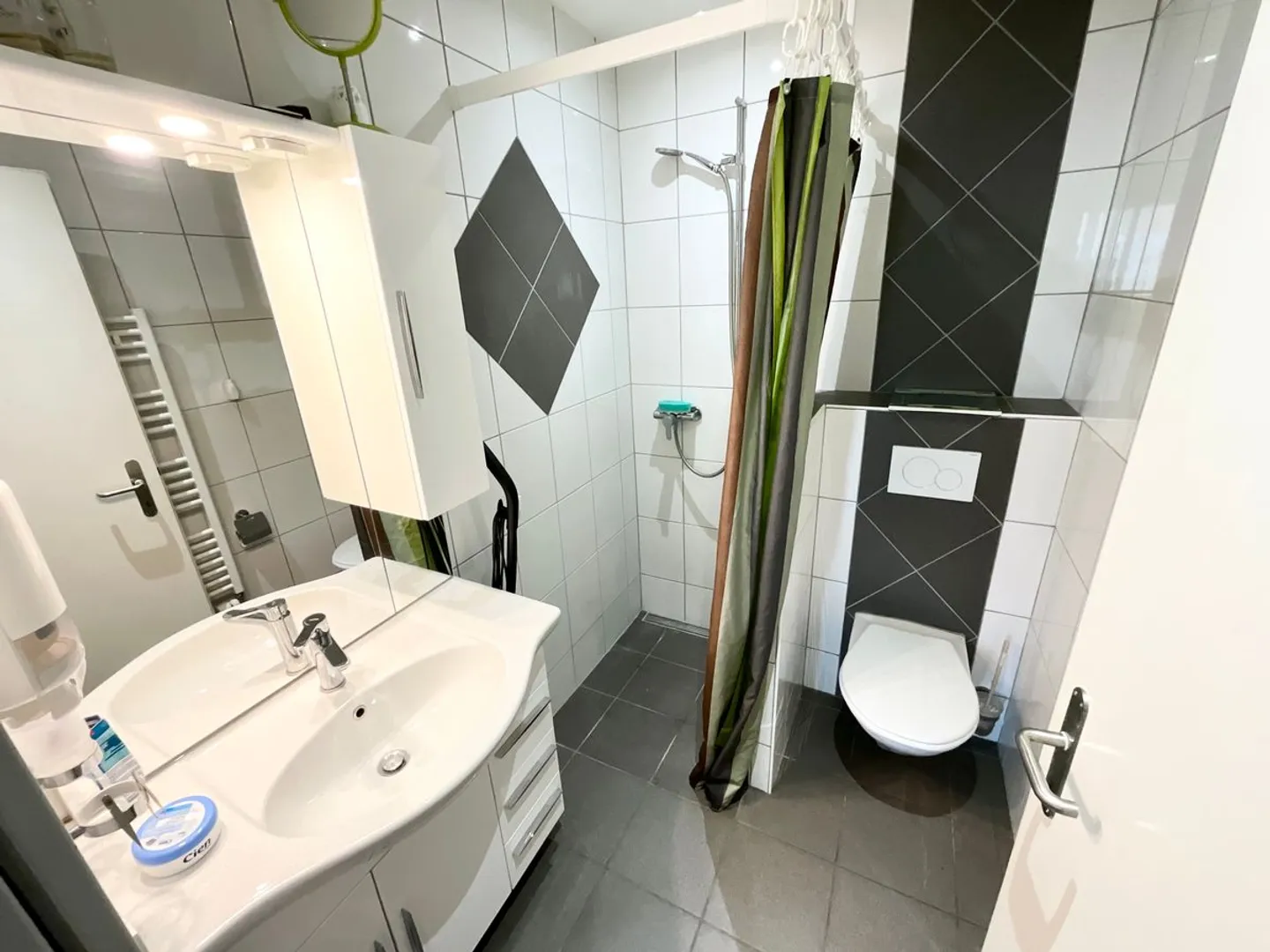Superb Apartment with 2 Rooms - Photo 4 of 5