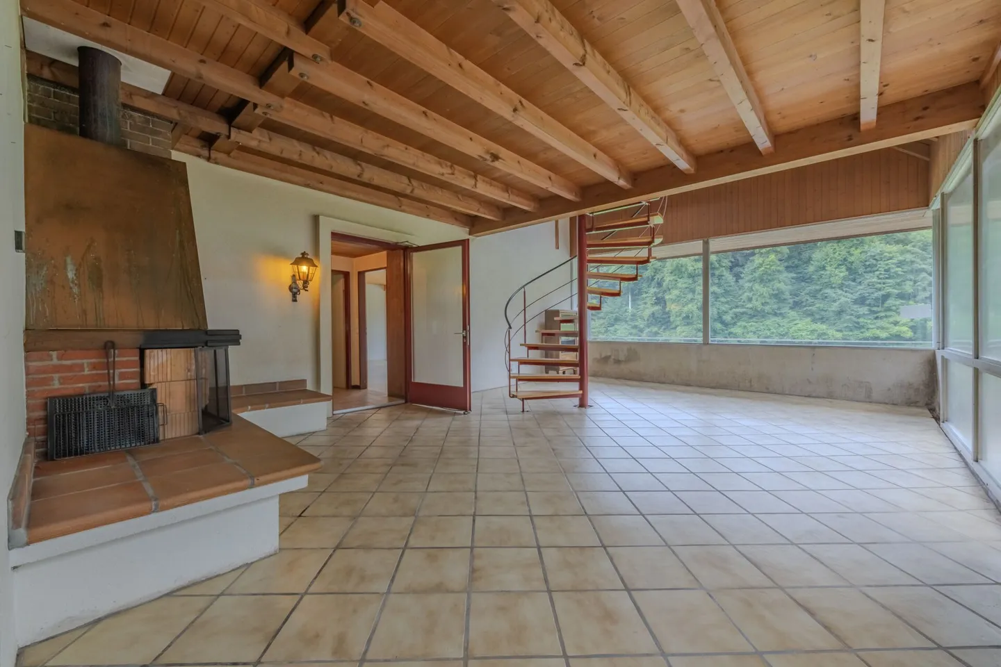 LARGE PROPERTIES - Renovation-Needed Single-Family Home in Krauchthal - only 8 km from Bern - Photo 4 of 19