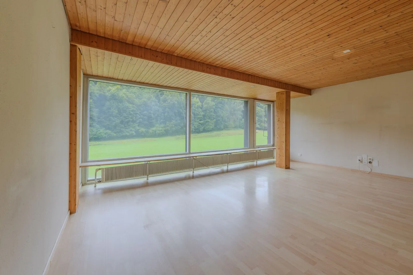LARGE PROPERTIES - Renovation-Needed Single-Family Home in Krauchthal - only 8 km from Bern - Photo 6 of 19