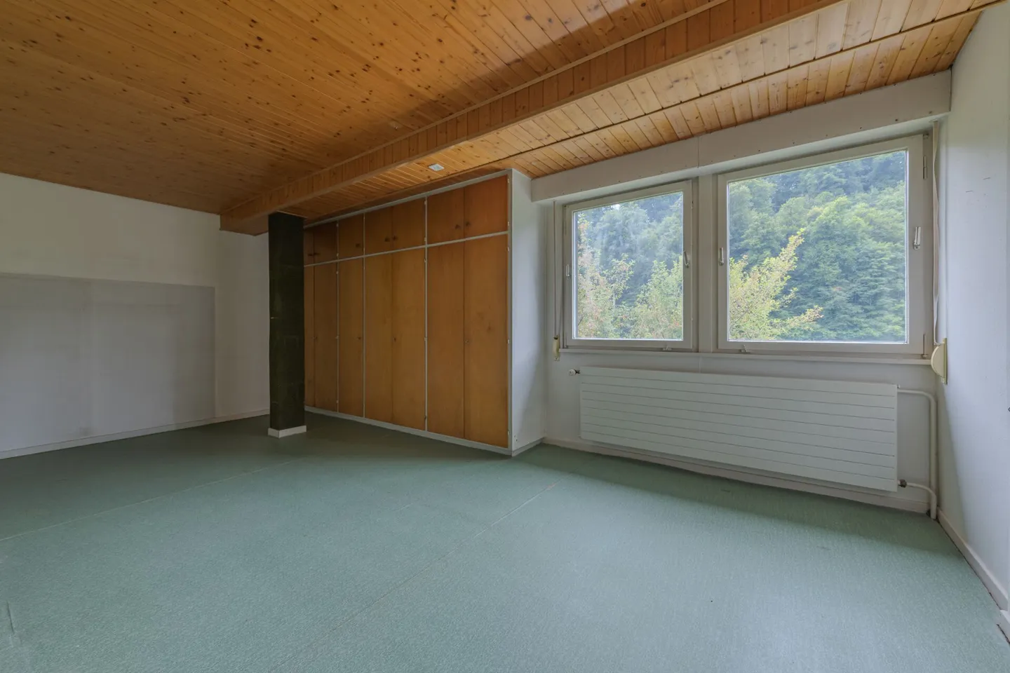 LARGE PROPERTIES - Renovation-Needed Single-Family Home in Krauchthal - only 8 km from Bern - Photo 8 of 19
